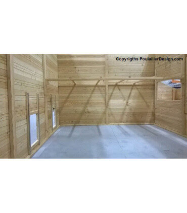 Poulailler bois sur mesures 30 poules vue amenagement interieur. bois de meleze. fabrication française.