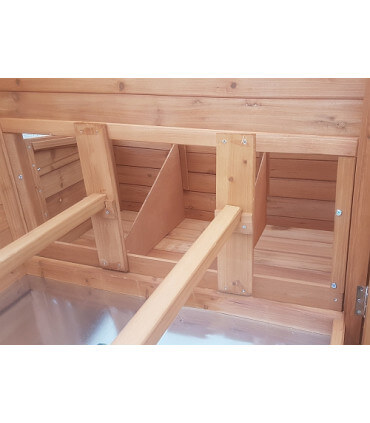 Poulailler bois epais design avec pondoir 3 nids, 2 perchoirs suspendus. Motorisable et déplaçable.