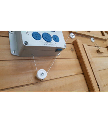 Poule de renvoi sur installation indirecte de trappe de poulailler. Avec clou de sécurité.