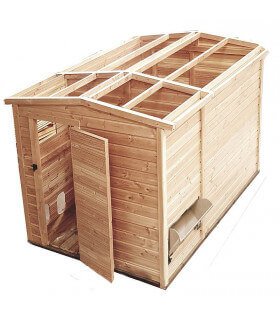 Poulailler bois design réalisé sur-mesures en France. Toiture 2 pans. Bois douglas.