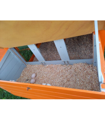 3 nids de poules confortables dans pondoir bois chez poulaillerdesign