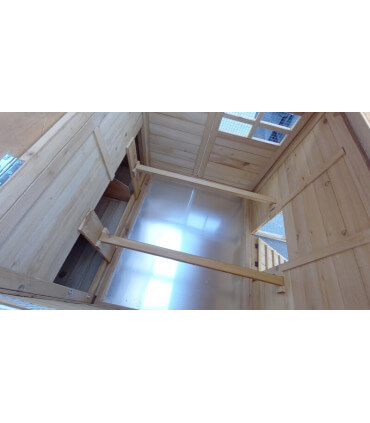 perchoirs supendus adaptés aux pattes des poules. ernonomiques. en hauteur pour que les pondeuses se perchent.