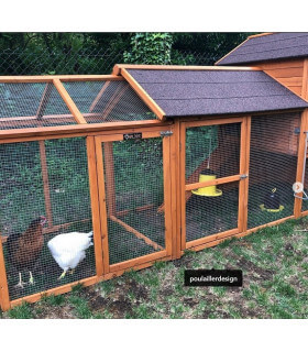 rallonge de volière pour grand enclos sur le poulailler duplex de Miranda.