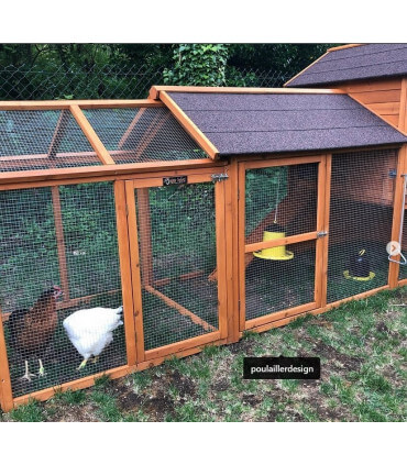 rallonge de volière pour grand enclos sur le poulailler duplex de Miranda.