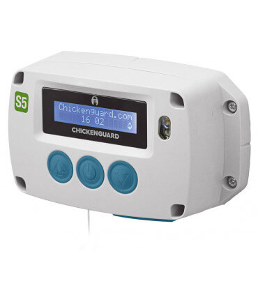 ChickenGuard moteur pour porte automatique de poulailler avec programmation d'horaires fixes.