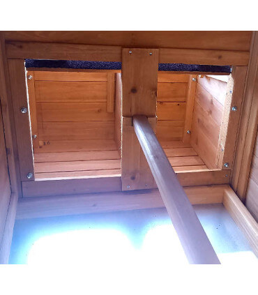 poulailler bois de qualité, grand pondoir avec 2 nids pour les poules pondeuses.