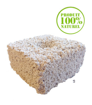 bloc a picorer pour les poules en volieres. Apporte minéraux et calcium aux volailles et aux pigeons.