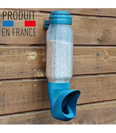 cocobol, mangeoire poules a suspendre, anti-rats, anti gaspillage et anti-oiseaux.