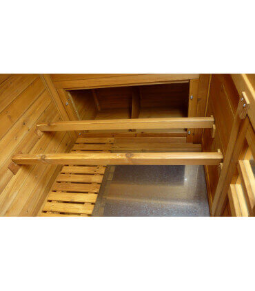 Poulailler bois design avec perchoirs suspendus ergonomiques.