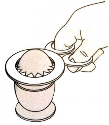 Couper des œufs à la coque facilement.